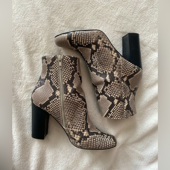 Steve Madden Pixie Embossed Rewind Snakeskin Snake Print Booties - Picture 4 of 5